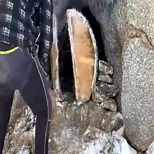 Survival In The Frozen Mountains. Almost Freezing When I found a suitable place to build a shelter Part 17 | Survival Expeditions