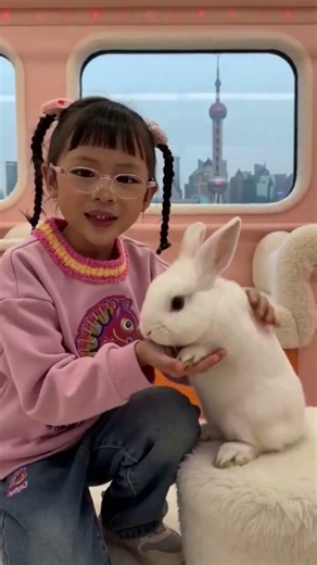 Kız tavşanlı trene bindi 🐰🚂#shorts