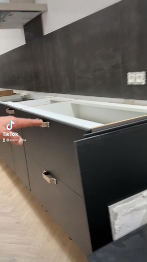 Plan de travail en resine 😉 #ehsalut #steph_aria #plan #travail #resine #himacs #assemblage #fabrication #teambtp | A2cm