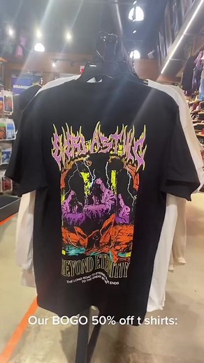 Explora las Opciones de Camisetas en Zumiez