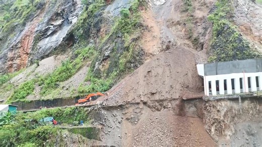 2.9M views · 9.8K reactions | LANDSLIDE ALONG KENNON ROAD  Authorities carry out clearing operations along Kennon Road in Tuba, Benguet on Saturday after a landslide occurred due to relentless rains from the southwest monsoon (habagat). (Facebook/Tuba MDRRMO) | Philippine Star | Facebook