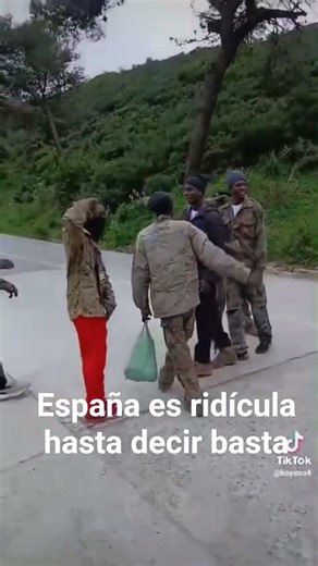 Los militares se ríen con quién es su enemigo