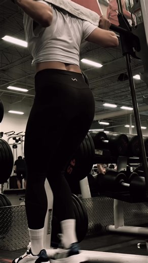 Today’s: -Hack squats narrow stance quad-focused -Hack reverse #squats glute focused -Smith machine #lunges -Smith machine #Deadlifts -Hypertension #glute focused -Lying #hamstring curl