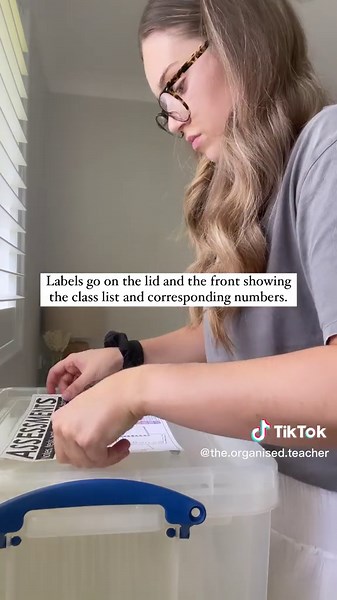 Come build my Assessment Box with me ⭐️ ⠀ My absolute favourite way to store and organise students’ assessments, work samples, observations and more! ⠀ I have gone through how I use this system in detail and saved it in my story highlights on Instagram if you want to know more 🤗 ⠀ Do you use something like this in your classroom? How do you store & organise your students’ tasks? Let me know in the comments! 🤗👇 ⠀ ⠀ #classroom #classroomorganisation #classroomorganization #teacherorganisation #