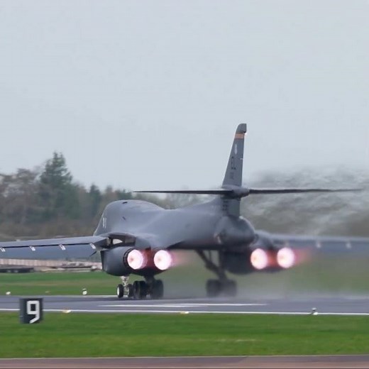 B-1 Bomber Lifts Off – Insane Acceleration 🔥 #b1lancer #takeoff #shorts