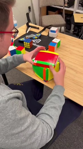 How fast do you think you could solve a 21x21? #rubikscube #puzzlechallenge #solving #fyp #foryou