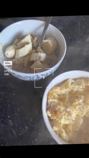 Rest Day Routine – Still Staying On Point 💪 Rest day doesn’t mean falling off track… it just means giving the body time to recover while keeping the discipline locked in. Started the morning right with a solid breakfast: 🥚 6 eggs for the protein 🍌 Banana protein porridge for the carbs and fuel ☕ And obviously coffee… because nothing starts the day better. Even on rest days the focus stays the same — eat well, recover properly, and stay consistent. Progress isn’t just built in the gym, it’s bu