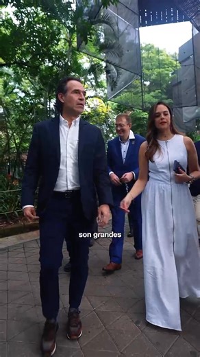 Que más de 300 expertos estén en Medellín hablando de transporte público demuestra lo que ya sabemos: nuestro Metro es un orgullo y un referente mundial 🚈✨. Llevamos 30 años construyendo un sistema que crece con cables, tranvías y buses, y que seguirá expandiéndose. Los retos son grandes, pero el objetivo es uno: que nuestra gente esté bien. | Fico Gutiérrez