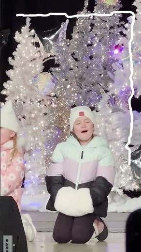 OUTDOOR CHRISTMAS CONCERT!! Adley sings some fun holiday songs! Even Snowy was there! #shorts