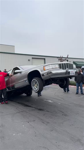 Justlowriders | Big body Cadillac in the air 💥🚀 #JustlowridersTV | Instagram