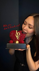 Descubre nuestro nuevo corazón velvet 3D de chocolate belga relleno de arándanos y avellanas. 🍫❤️ Un detalle que no se rompe, se disfruta… mordida a mordida. 🚚 Envíos a CDMX y Edo. Méx. 🌐 www.artdicacao.com ✅ Reserva el tuyo hoy y sorprende 😉 | Art Di Cacao