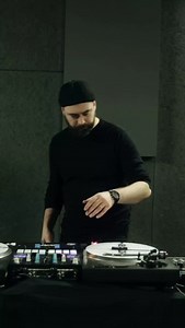 DJ FLY 👑 #ScratchPerformance by @djfly_official Petite session scratch lors de notre résidence artistique @trempo__ sur notre future projet live @louve.v.o @mariespiler @isla.la.la #djfly #scratching #trempolino repetition | Scratchvideo - Rodrigue