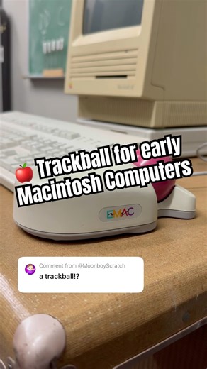 Silhouette TrackBall by EMAC for early Macintosh computers - Playing Lemmings on a Mac SE from 1987