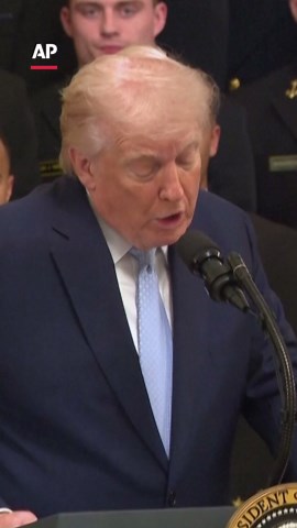 Trump honors Navy football team with 2025 Commander in Chief’s trophy