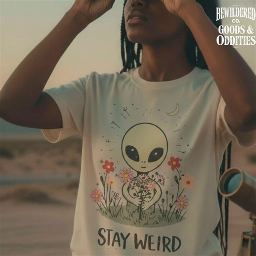 Stay Weird Alien T-shirt, Cute UFO Graphic Tee, Funny Alien Lover Shirt, Retro Sci-fi Tee, Comfort Colors 1717 - Etsy