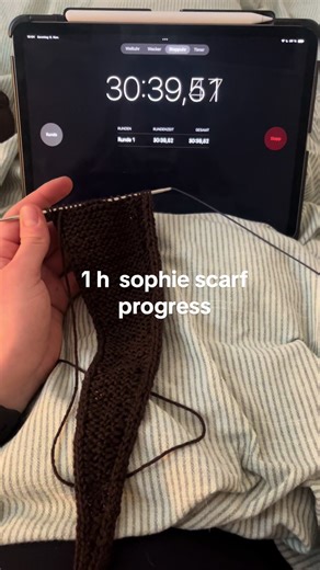 Knitting Progress: How Much Can I Knit in One Hour?