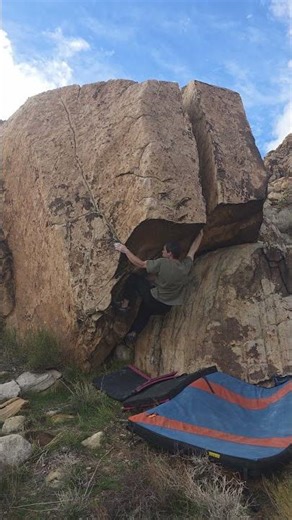 Pursuit of Gain V5 (First Ascent) | Red Rock(s) Bouldering (Black Velvet Canyon, North)