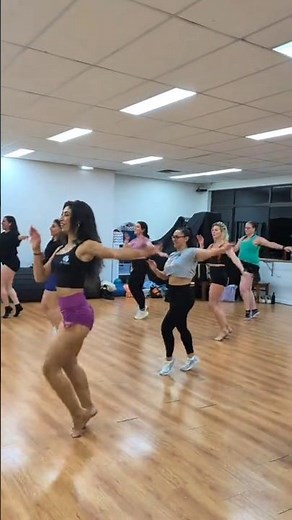 AULA DE SAMBA BAILANDO ESPECTACULAR CON ALEGRIA Y PASION #samba #aulasamba #dance #sambaspectacle
