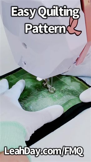 Leah Day | Free motion quilting Wandering Clover. This is one of the most popular designs from the Free Motion Quilting Project and it remains one of... | Instagram