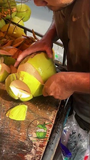 World’s Most Impressive Coconut Cutting Skills!