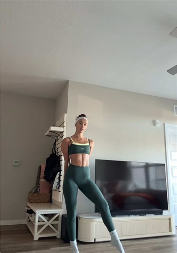 Workout fit #ootd #workout #friday #morning #routine #set #setactive #green #workoutroutine #weekend