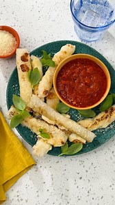 Crispy ✅ Cheesy ✅ These rice paper mozzarella sticks are so easy and oh-so delicious 🤌 What will you be dipping these in? 👇 #MozzarellaSticks #Snacks #RicePaperSnacks #RicePaperMozzarellaSticks #EasySnacks #SnacksForKids | Sobeys