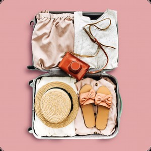 What to pack for a spring city break. | Candy