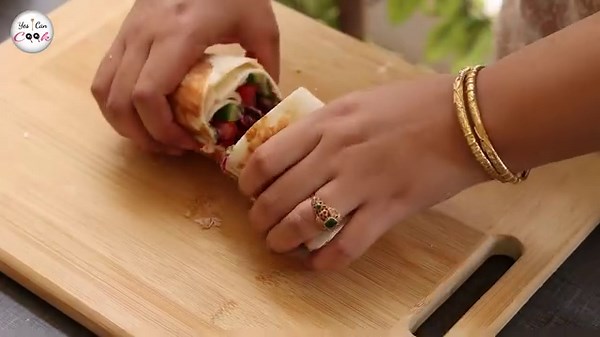 Perfect Recipe for Lunch & Dinner 🎀 Chicken Wrap Recipe by (YES I CAN COOK) Subscribe my YouTube channel to find organized playlists for your favorite recipes. https://www.youtube.com/channel/UCQYEUlU9k9iqyPLh31ZMUdQ | Yes I can cook