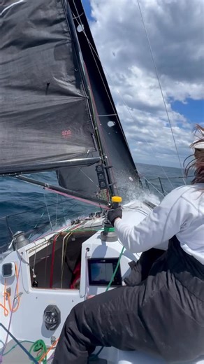 Bandit Racing Team on Instagram: "Big Saturday on the Bandit, 16 boats started in our division but only 7 finished 😮 (we came 5th / 🥈 in SSOS)! We seemed to miss the memo on the conditions, deciding to chuck in a last minute reef when we were getting 35kt gusts at the start. After a pretty hectic close reach out the heads, and a slightly shy beat up to Curl Curl we took a minute to look around and wondered where the heck everyone had gone! We hacked away anyway, seeing regular gusts up to 35kt