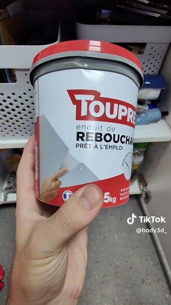Réparation de mur en 3D: Astuces DIY pour cacher les trous