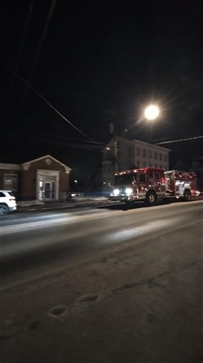 Hellam Fire Company Engine 21-1 driving-by. 12_17_2025