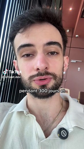 Jour 301 - Tes habitudes forgent ton futur Après 300 vidéo et une communauté de 20 000 développeurs, j’peux dire aujourd’hui que le point le plus important c’est de se pointer tous les jours. Il faut bien entendu avoir un objectif, une trajectoire et s’adapter en fonction, mais le plus important c’est d’agir régulièrement 👏