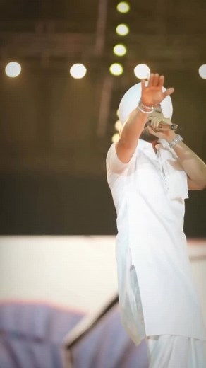 Meme templates on Instagram: "Girl crying in Diljit's concert meme template"
