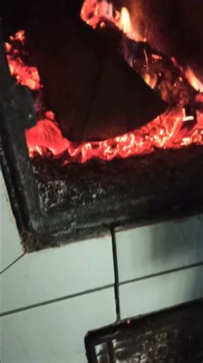 Winter 2025, we light the stove to keep warm. Ukrainian village. ASMR farming.