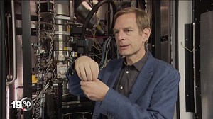 Le "Centre d’imagerie Jacques Dubochet", spécialisé dans la cryo-microscopie électronique qui a valu un prix Nobel au scientifique, ouvre ses portes à Lausanne et à Genève - 19h30 - Play RTS