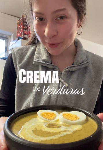 CREMA de VERDURAS🥔🥬 Está receta literalmente la puedes hacer con las verduras que tengas, si o si con una papita y media taza de crema. Es súper fácil y deliciosa, háganla y me cuentan🥹💚 #receta #crema #almuerzo #fyp #parati