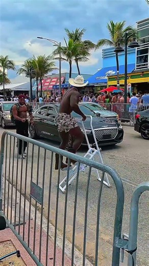 🇺🇸 Crowded Beach in Fort Lauderdale 🔥 USA #shorts