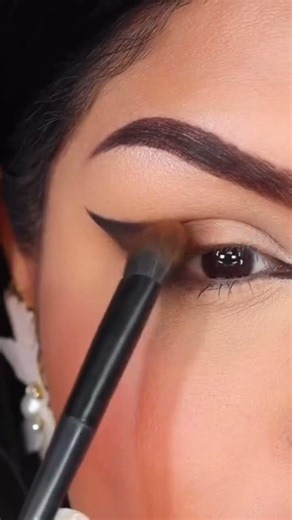 Easy EyeMakeup Tutorial 🤎✨👀 #makeup #softglamlook #makeuptutorial #youtubefeed #viral #shorts #yts