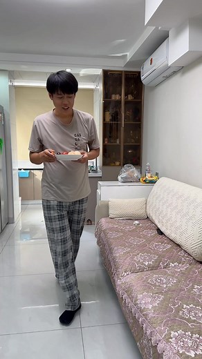 I get scammed every day, but it's different every day. Whenever my daughter makes a move, I'm really at a loss. It's like this every single day...😂 | 小天使