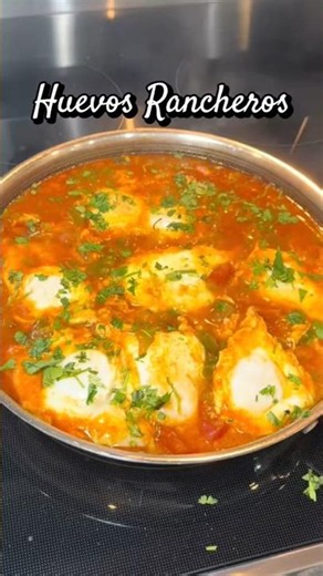 Juicy Huevos Rancheros, easy to make in just a few minutes #shorts #mexicanfood #recipe #cooking