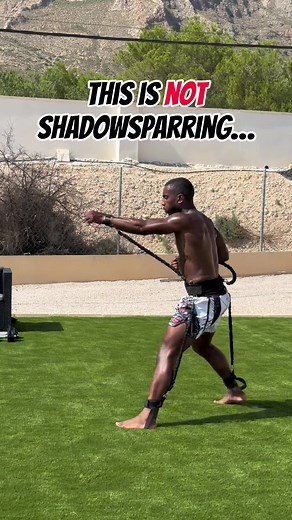 Shadow sparring has a whole new meaning #boxing #mma #martialarts #kickboxing #shadowsparring #training #tkd #kickboxingtraining | Joshua Iyalla