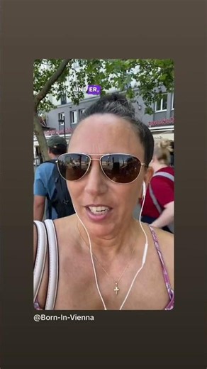 COMPLETE IDIOT DISGUISE 🤣 #camouflage #disguise #incognito #secretly #funny #vienna #hilarious