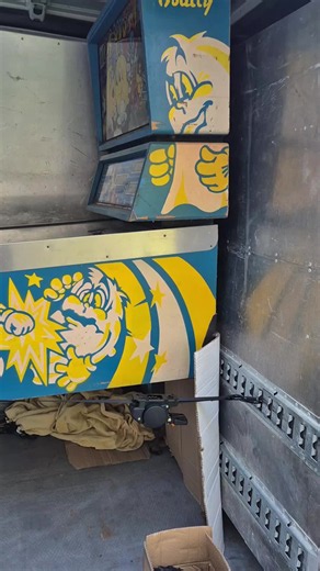Flipper Mr & Mrs Pac-Man Pinball, Bally 1982. Flipper dans son jus avant une belle restauration complète. #pacman #bally #flipper #1980s #vintage