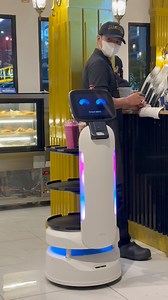 460K views · 15K reactions | Garaa oy Robot ang server plus touch creen ang table | Ms.Gerelie | Facebook