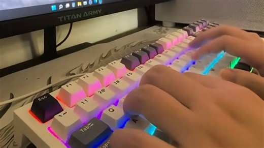 支持无线蓝牙连接，操作便捷，适用于移动办公场景，提升效率，轻松实现多设备协同。