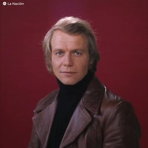 "“Se potessi, lo cambierei... ma non posso”. È diventato famoso nella serie “Starsky e Hutch”. Ha rubato i cuori nei panni del bel Hutch, ma nonostante fosse un rubacuori, l'amore gli è sfuggito. Pensava di aver trovato quella giusta a 21 anni, ma quello era solo l'inizio dei suoi fallimenti" | Icone