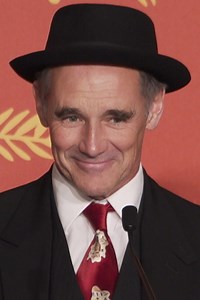 Strangers on Screen: 3 Movie Co-Stars Who Never Shared a Set