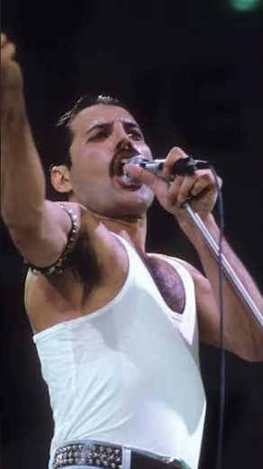 Queen - We Are The Champions (Live At Wembley Stadium, 13th July 1985) #cokiescollection
