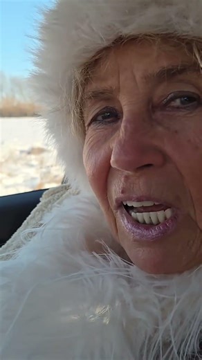 pościel też musi pooddychać 😉 Wywieszanie pościeli za okno to nie żaden zabobon — to świeże