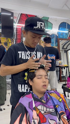 183K views · 2.5K reactions | Aduh mau di potong apa tidur? #hairstyle #hairtransformation #hairtutorial #reels #facebookreels | Andriansyah | Facebook